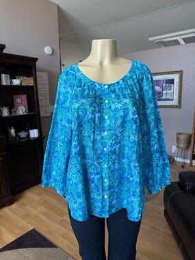 Tommy Bahama shades of blue floral button front blouse-size L